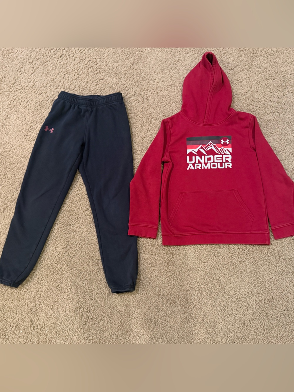 Under Armour, sweatpant/sweatshirt set. Youth M